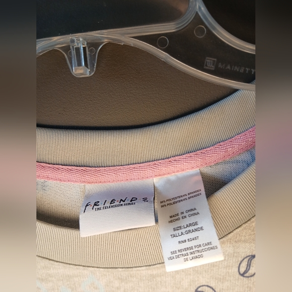 F.R.I.E.N.D.S WOMENS SIZE LARGE MULTICOLORED TEE-SHIRT - Picture 3 of 3